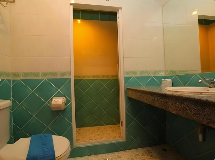 Bathroom 3, Tanawit House Hotel, Hua Hin