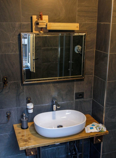 Bathroom 5, Amaltea, Salerno