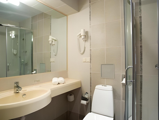 Bathroom 4, Hotel Rocca al Mare, Tallinn