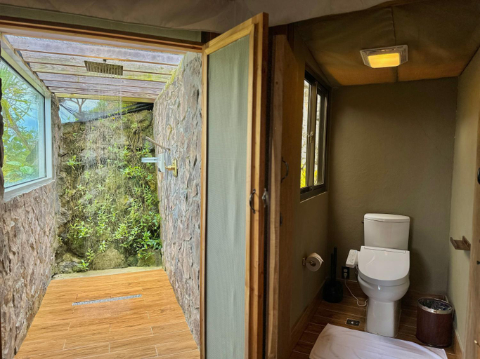 Bathroom 2, Palau Carolines Resort