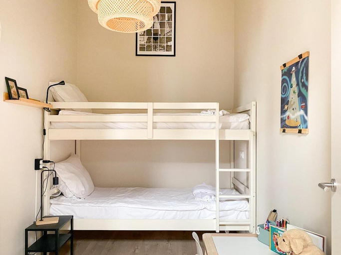 Bedroom 2, Charming house in city centre Oud-Beijerland, Oud-Beijerland