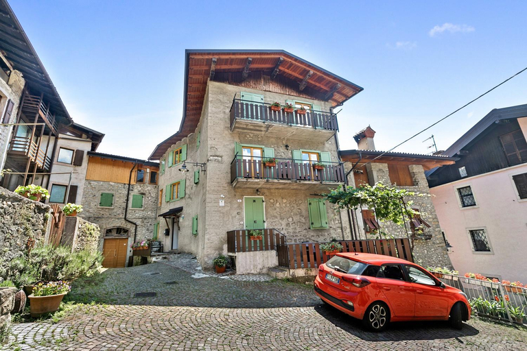Exterior view 3, Villa Pastoedo Apartments, Trento