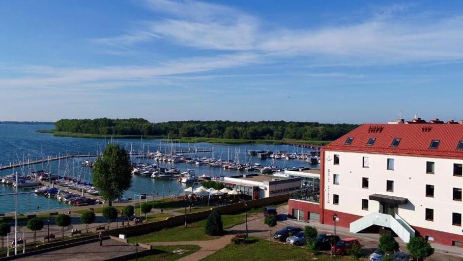 Others 5, Marina Pallatium, Kamień