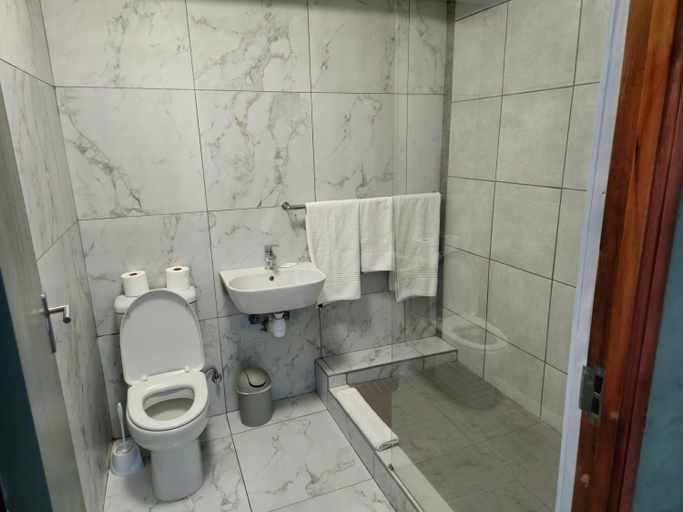 Bathroom 2, Raaswater Langebaan Self Catering, West Coast