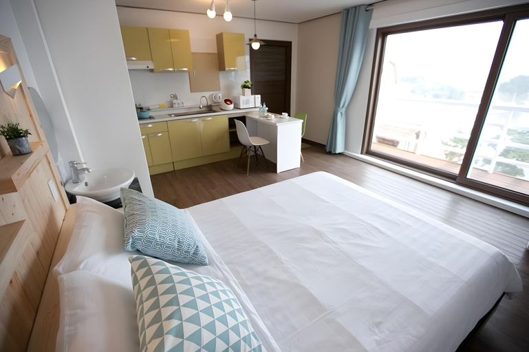 Bedroom 4, Tuullip Pension, Tongyeong