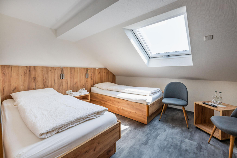 Bedroom 2, Landhotel Georgshof, Fulda