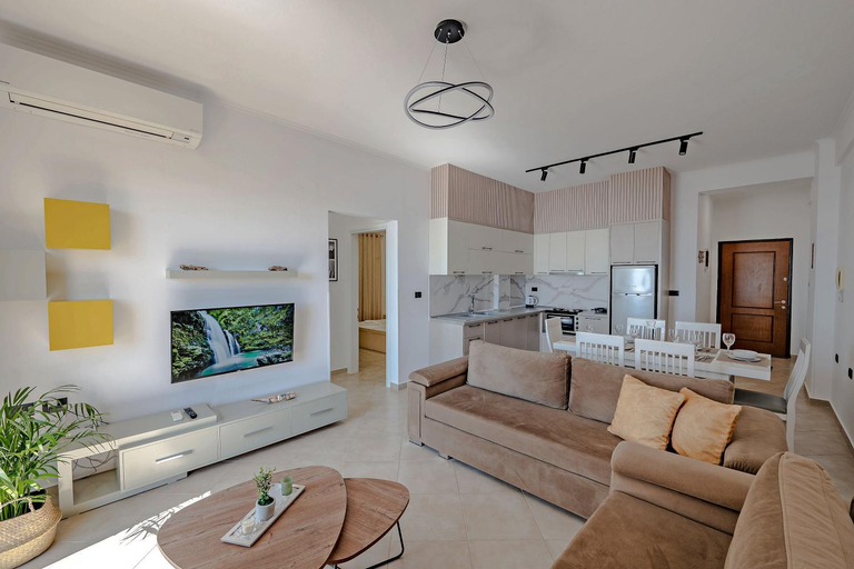 Others 4, Sunny Apartments, Sarandës