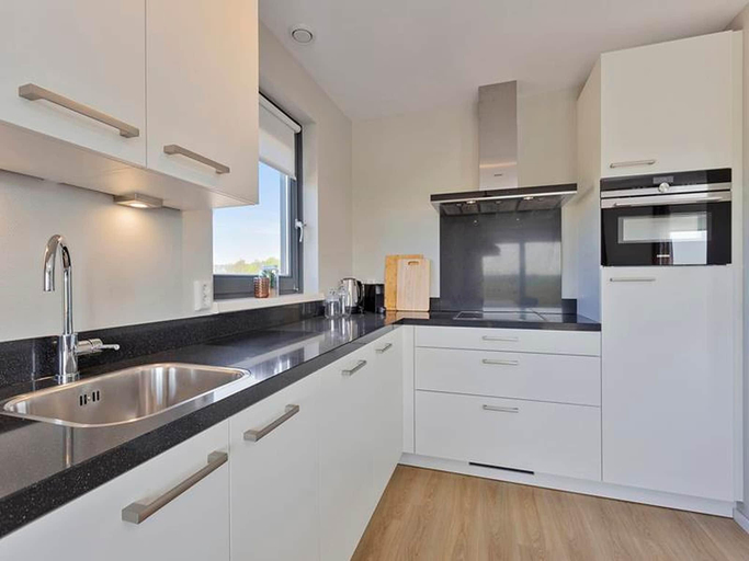 Others 4, Your Coastal Retreat with Pool, Tholen