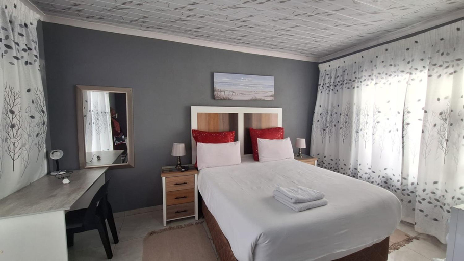 Bedroom 2, K K K Guesthouse, Gert Sibande