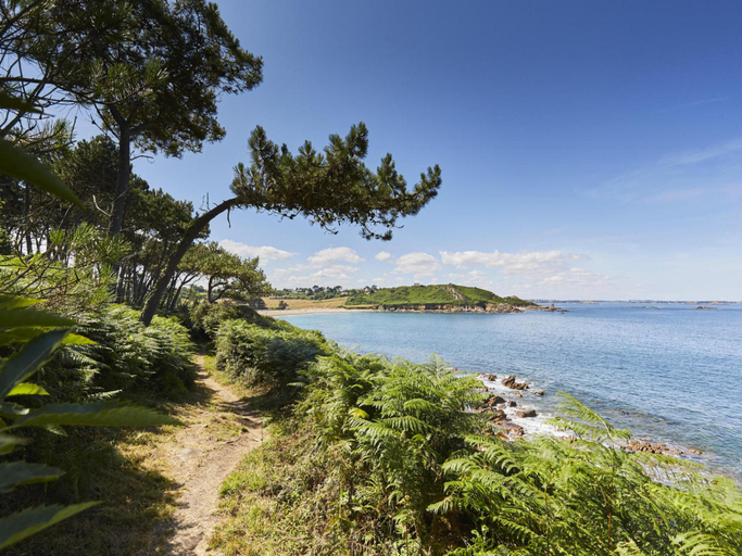 Others 5, Port-Blanc Beach Cottage in Plougasnou, Finistère