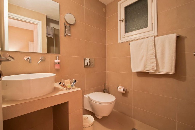 Bathroom 2, Delfini, South Aegean