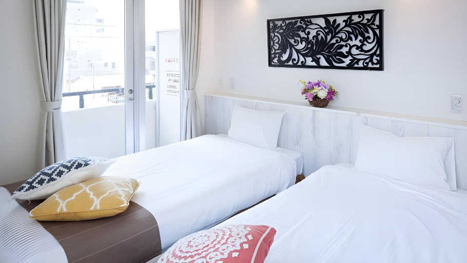 Bedroom 2, RozzZ STAY Naha Asahibashiekimae, Naha