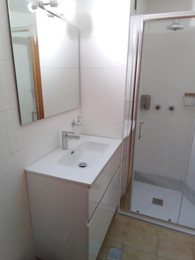 Bathroom 2, Pension La Plaza, A Coruña