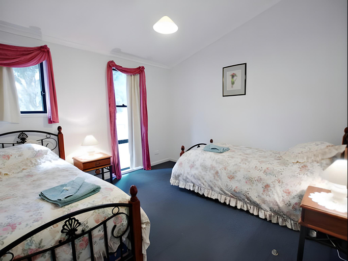 Bedroom 2, Serenity Grove Cottage Accommodation, Singleton