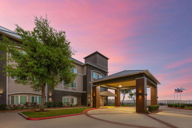 Exterior & Views 1, La Quinta Inn & Suites by Wyndham Angleton, Brazoria