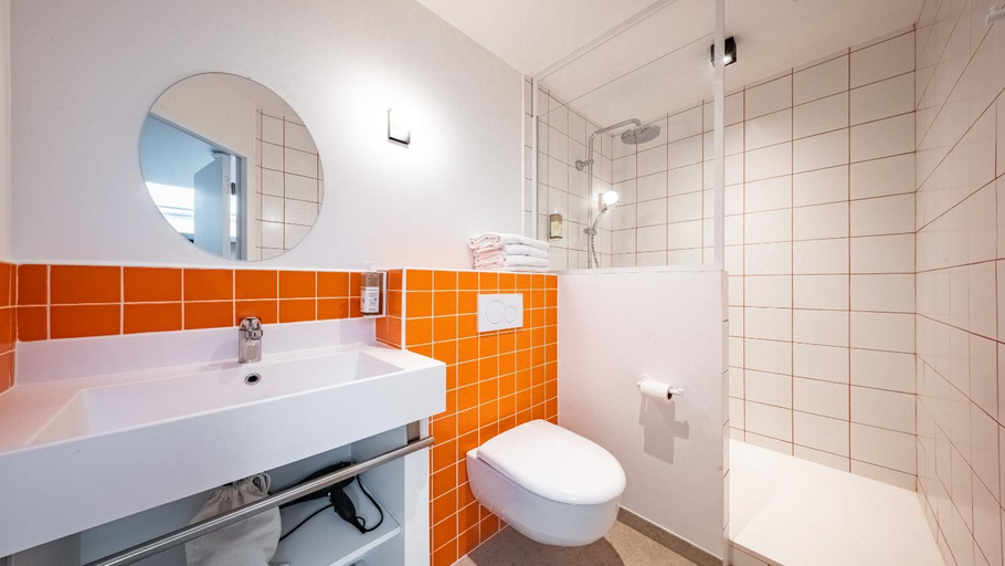 Bathroom 3, greet Hotel Massieux Lyon Nord, Ain