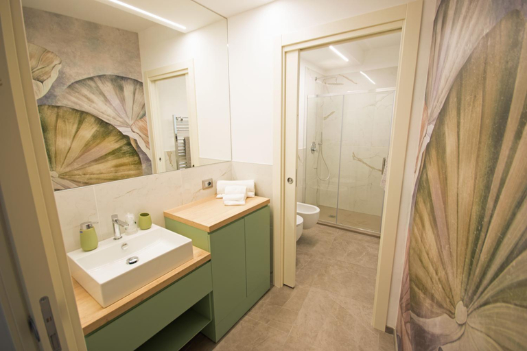 Bathroom 5, Alba Serena Appartamenti, Cuneo