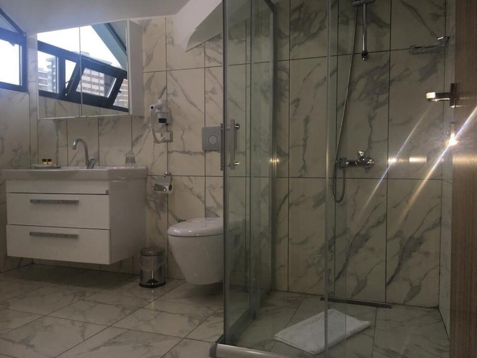Bathroom 5, 61 Park Hotel, Yomra