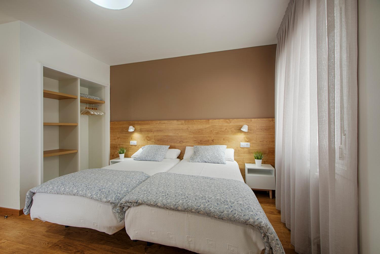 Bedroom 2, Hostal-Restaurante LUGANO, Ourense