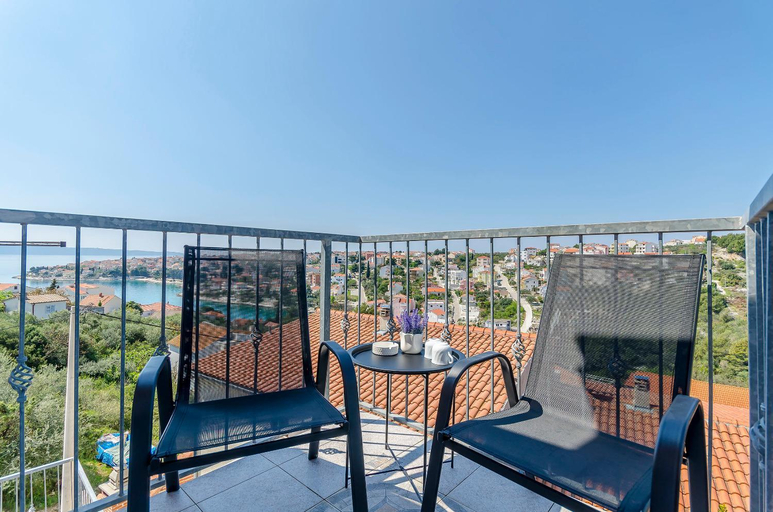 Others 2, Apartmani Lorena, Trogir