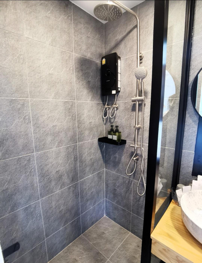 Bathroom 2, How Hide Homestay, Muang Kanchanaburi
