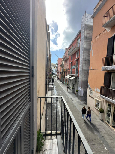 Others 4, B&B Phistelia, Napoli