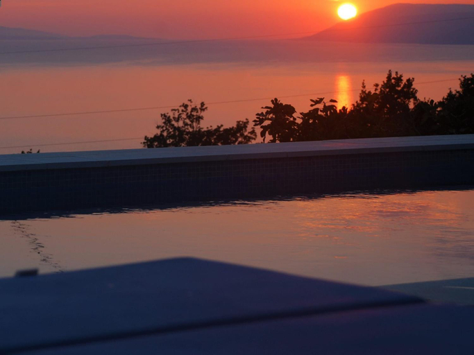 Sport & Beauty 2, Villa in Podgora with Pool near Beach, Podgora