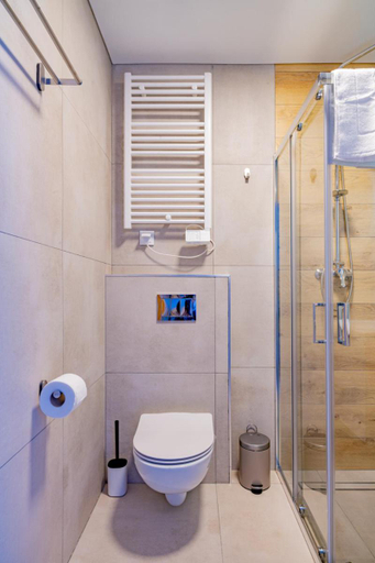 Bathroom, Baltic Sport, Puck