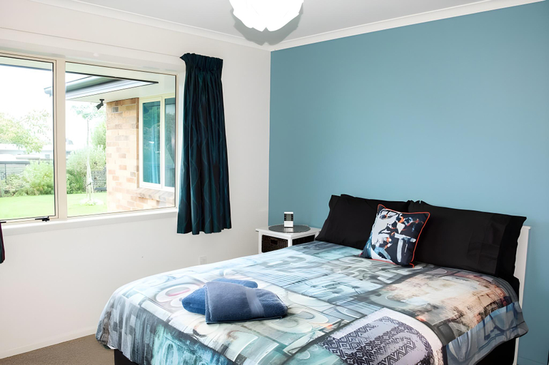 Bedroom 2, Pohara Beach Life, Tasman