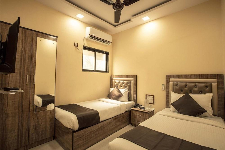 Bedroom 3, Hotel Apsara - Near J J Hospital, Mumbai City