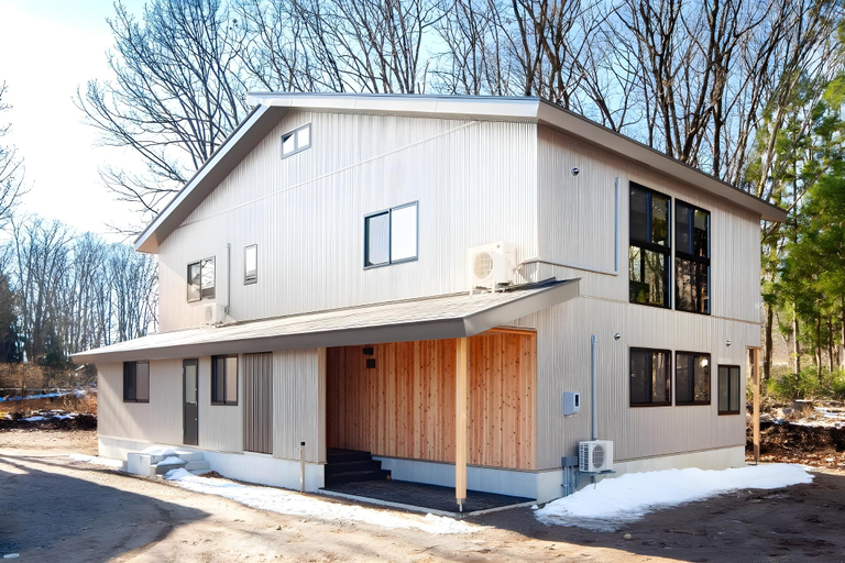 Exterior & Views