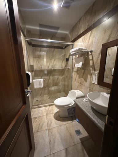 Bathroom 2, Hotel El Quijote, Cuenca