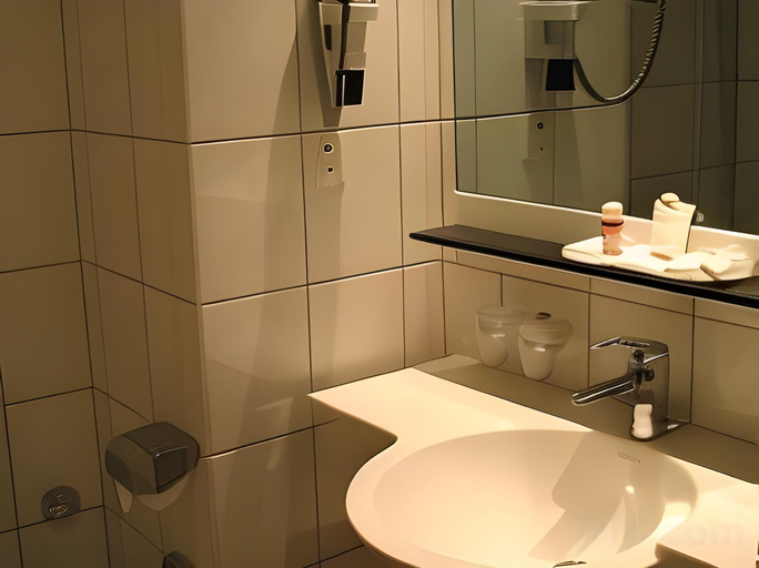 Bathroom 5, Hotel Metropol Basel, Basel