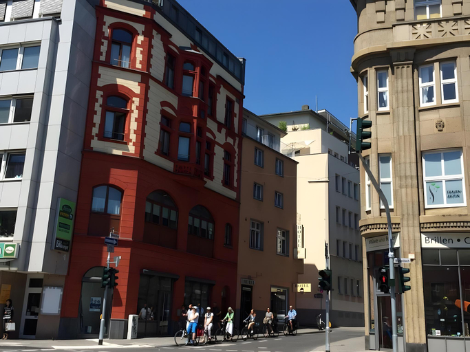 Exterior & Views