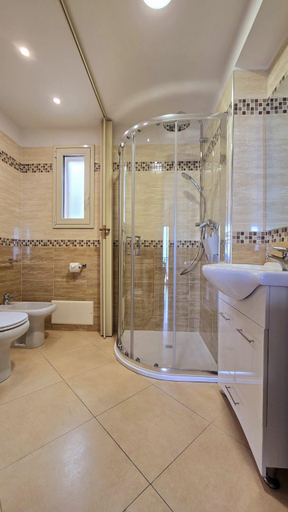 Bathroom 2, Villa Vittoria, Palermo