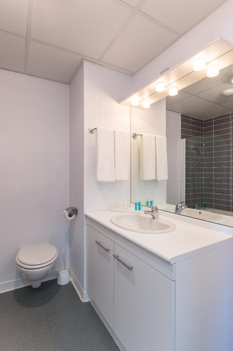 Bathroom 4, Zenitude Hotel-Residences Toulouse Fluvia, Haute-Garonne