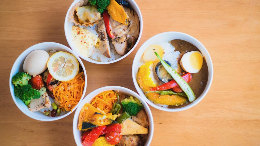Food & Drinks 4, Hotel Green Core +1, Satte