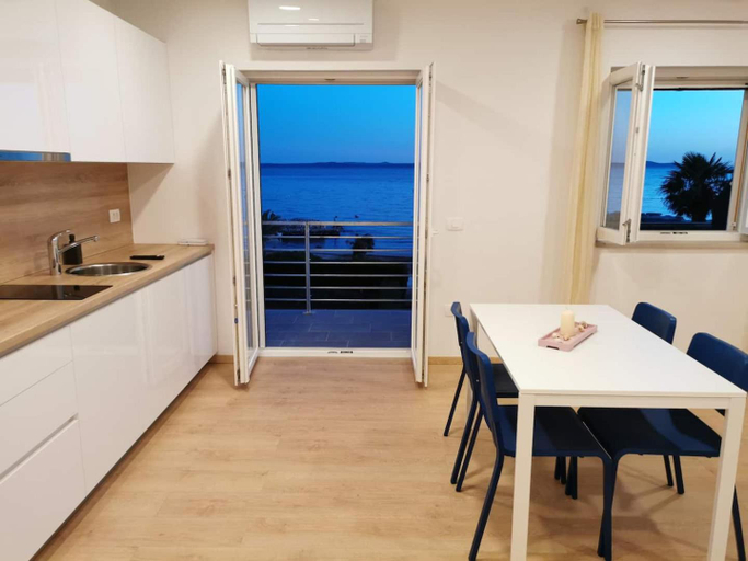 Others 5, Blue apartment, Privlaka