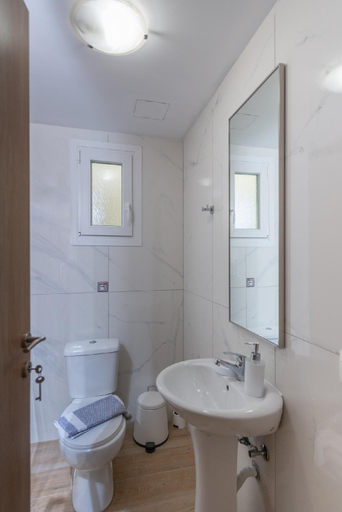 Bathroom 2, Venezian View Apartment, Crete
