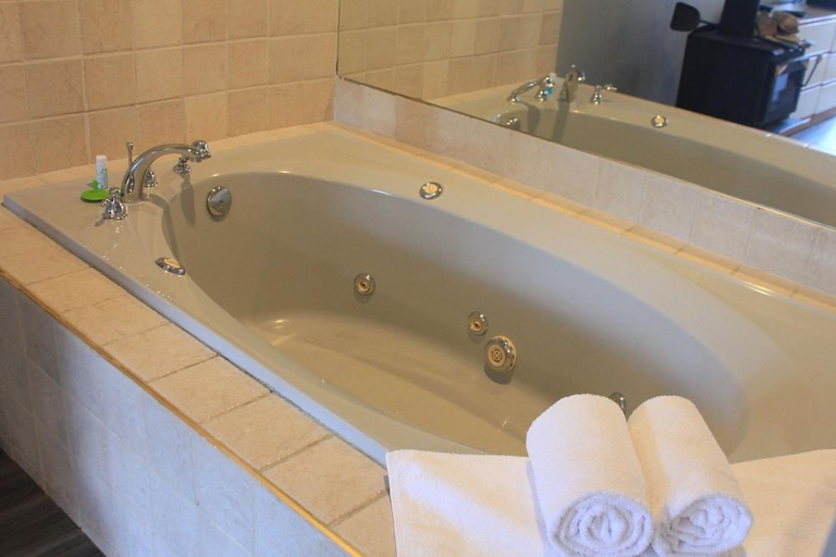 Bathroom 3, Motel des Pays d'En Haut, Les Laurentides