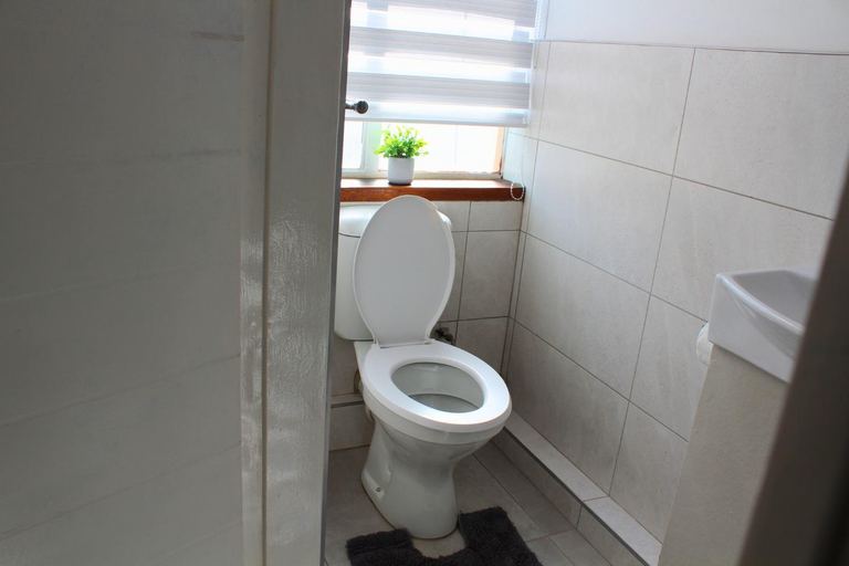 Bathroom 3, Acorn Lodge & SKYDECK, Dr Kenneth Kaunda
