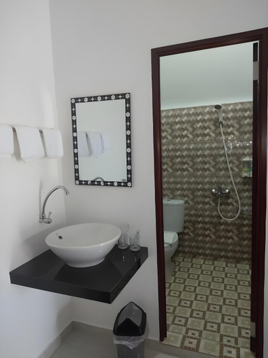 Bathroom, Madu Tiga Beach And Resort, Bintan Regency