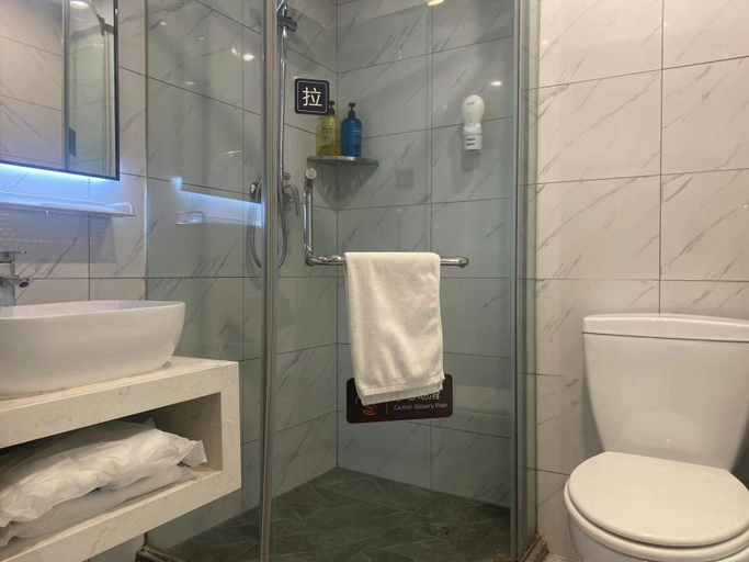 Bathroom 2, 7 Days Premium Anshan Railway Passenger Terminal Pedestrian Street, Anshan