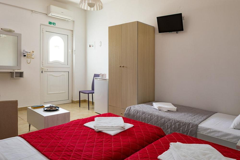 Bedroom 3, John Akroyiali, Crete