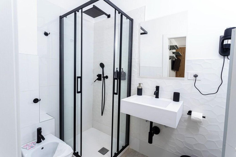 Bathroom 5, Gallo's City Rooms, Campobasso