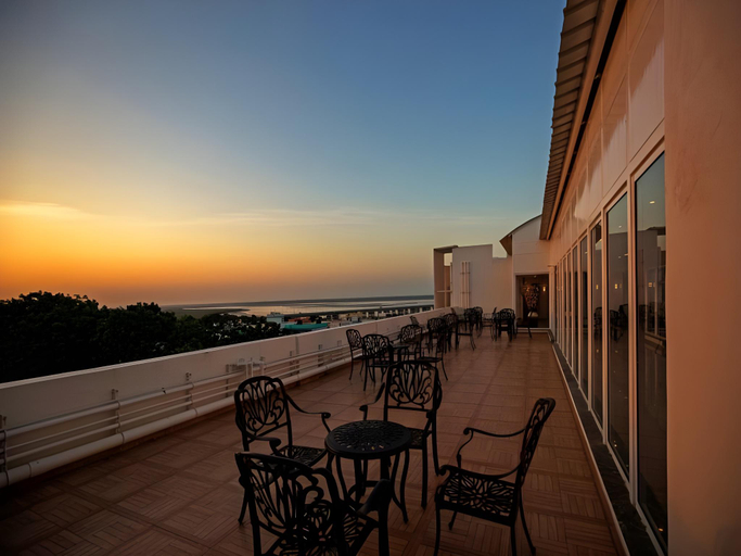 Others 5, The Grand Highness, Diu