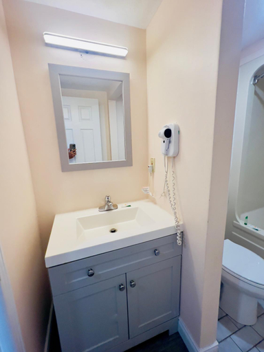 Bathroom 4, First Canada Hotel Cornwall Hwy 401 ON, Stormont, Dundas and Glengarry