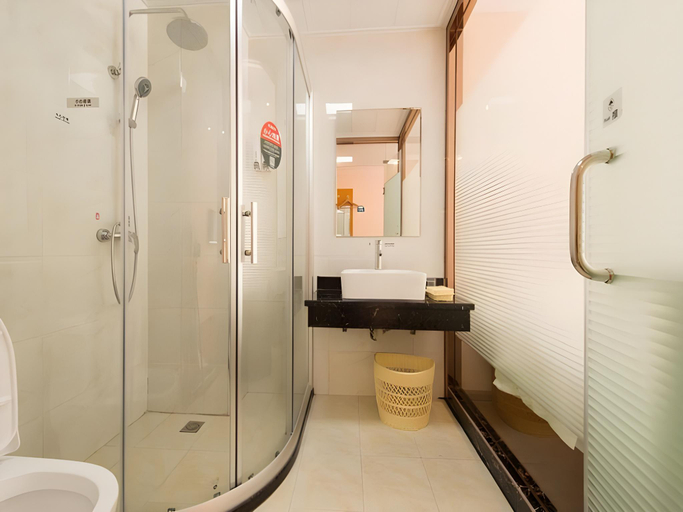 Bathroom 4, GreenTree Inn Yangshuo West Street Express Hotel, Guilin