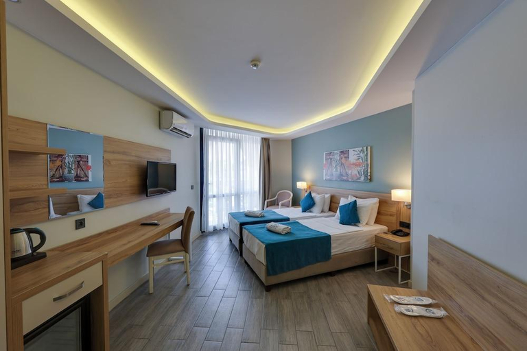 Bedroom 3, Marti Beach Hotel, Kuşadası
