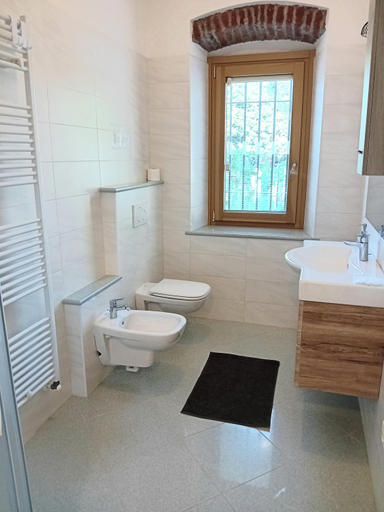 Bathroom 3, Villa Montegolo, Verona